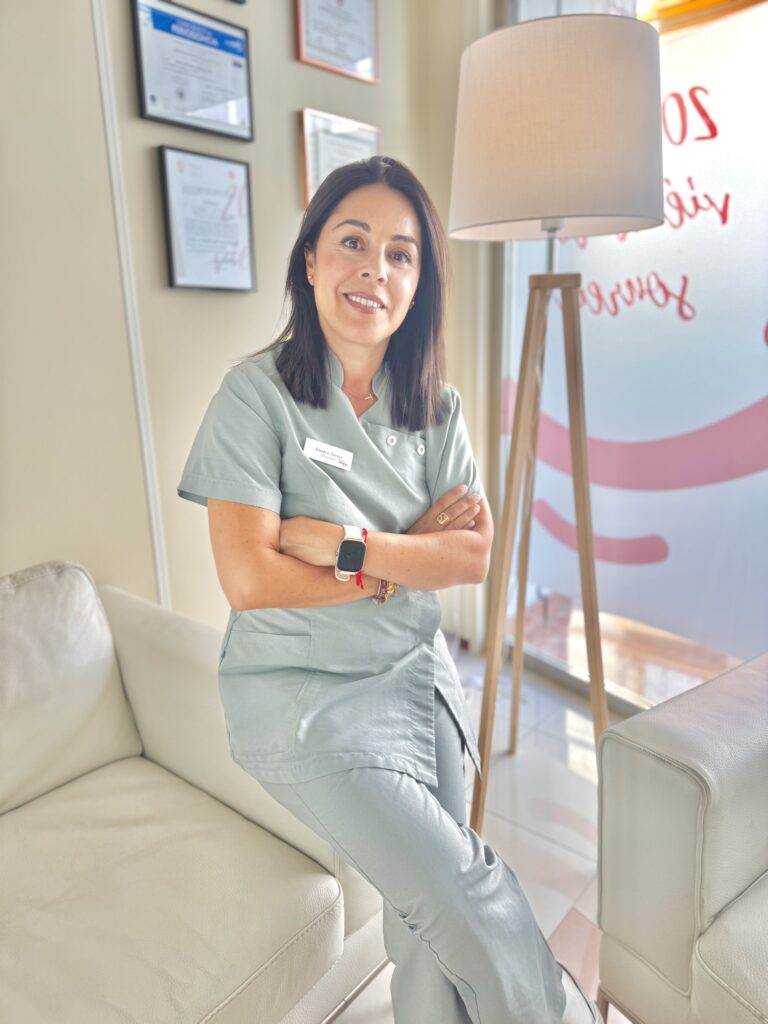 Sandra Torres, directora de Clínica Dental Villamor, en la sala de espera
